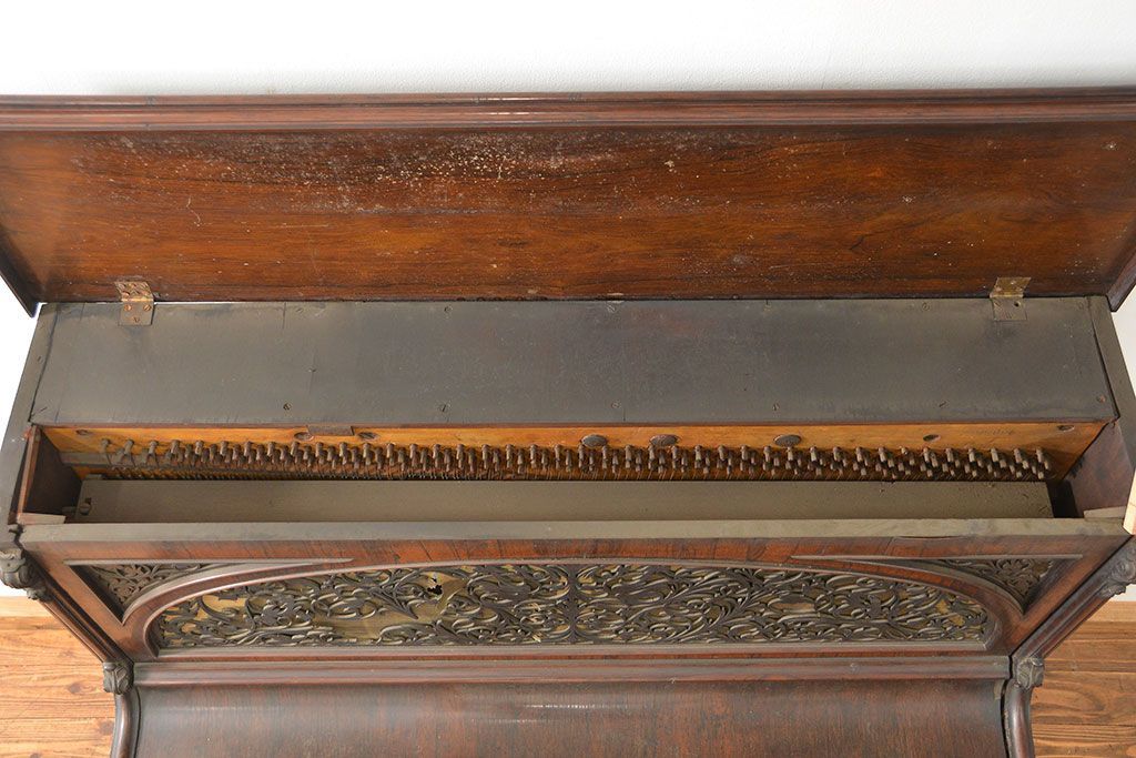 アンティーク雑貨　ジャンク品　かわいいデザインのアンティークオルガン