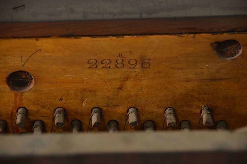 アンティーク雑貨　ジャンク品　かわいいデザインのアンティークオルガン