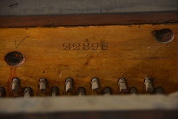 アンティーク雑貨　ジャンク品　かわいいデザインのアンティークオルガン