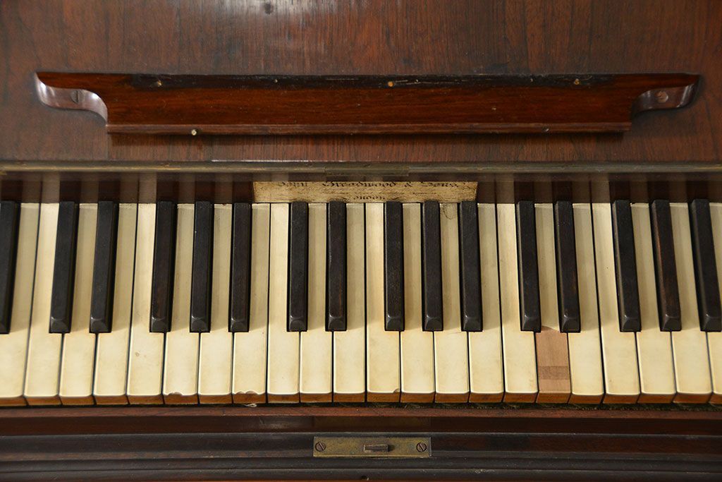 アンティーク雑貨　ジャンク品　かわいいデザインのアンティークオルガン