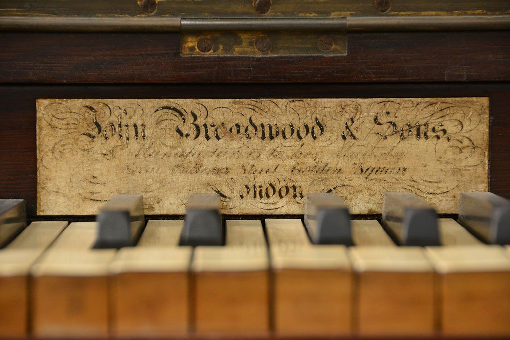 アンティーク雑貨　ジャンク品　かわいいデザインのアンティークオルガン