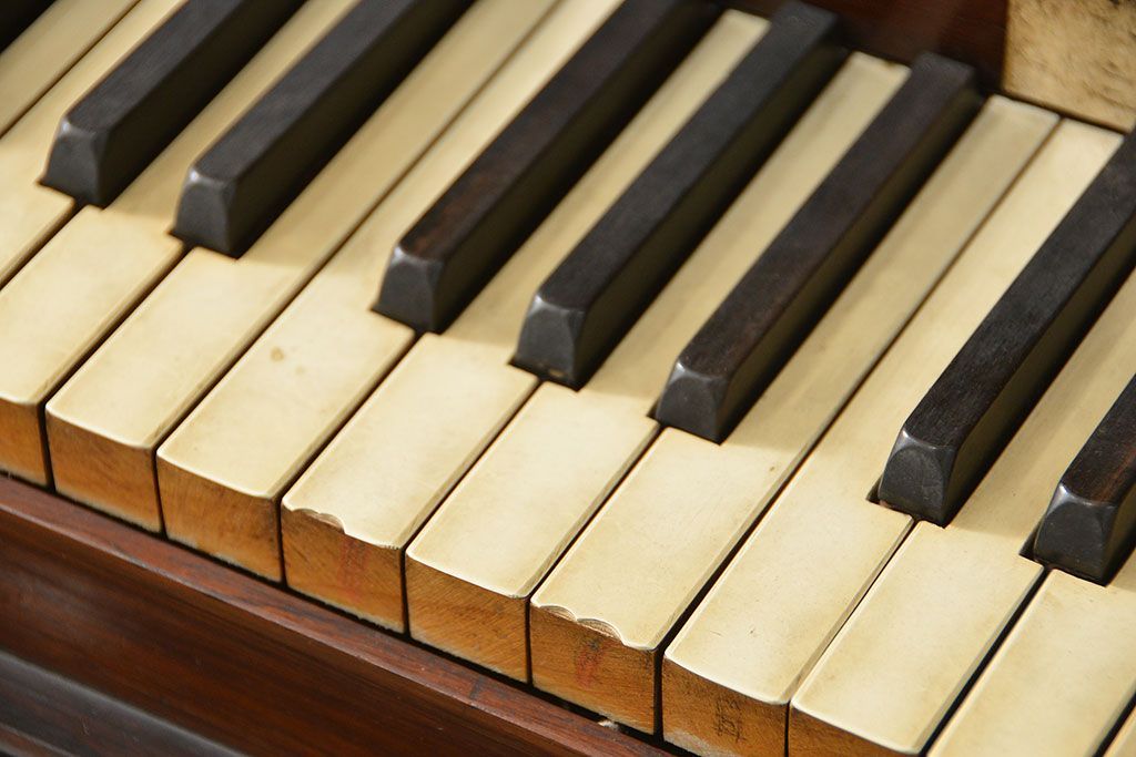 アンティーク雑貨　ジャンク品　かわいいデザインのアンティークオルガン