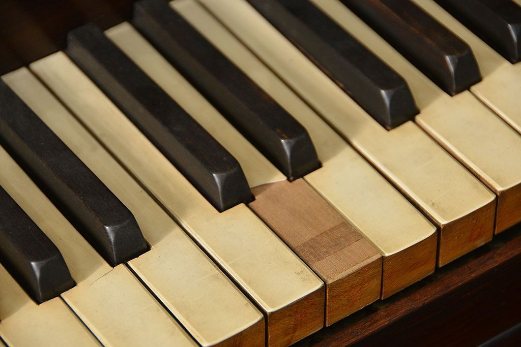 アンティーク雑貨　ジャンク品　かわいいデザインのアンティークオルガン