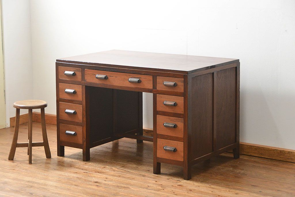 レトロ家具　アンティーク レトロなデザインの両袖机(テーブル、デスク、在宅ワーク、在宅用、作業台)