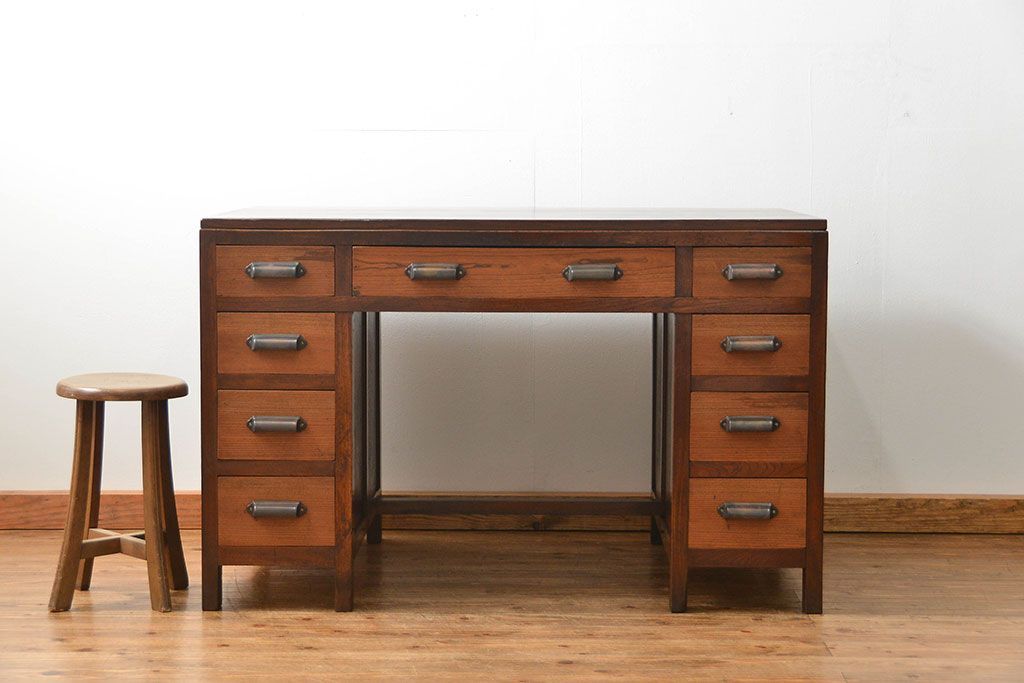 レトロ家具　アンティーク レトロなデザインの両袖机(テーブル、デスク、在宅ワーク、在宅用、作業台)