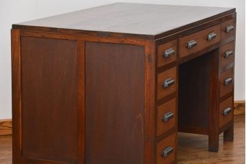 レトロ家具　アンティーク レトロなデザインの両袖机(テーブル、デスク、在宅ワーク、在宅用、作業台)