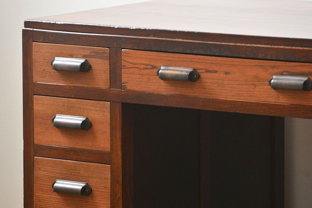 レトロ家具　アンティーク レトロなデザインの両袖机(テーブル、デスク、在宅ワーク、在宅用、作業台)