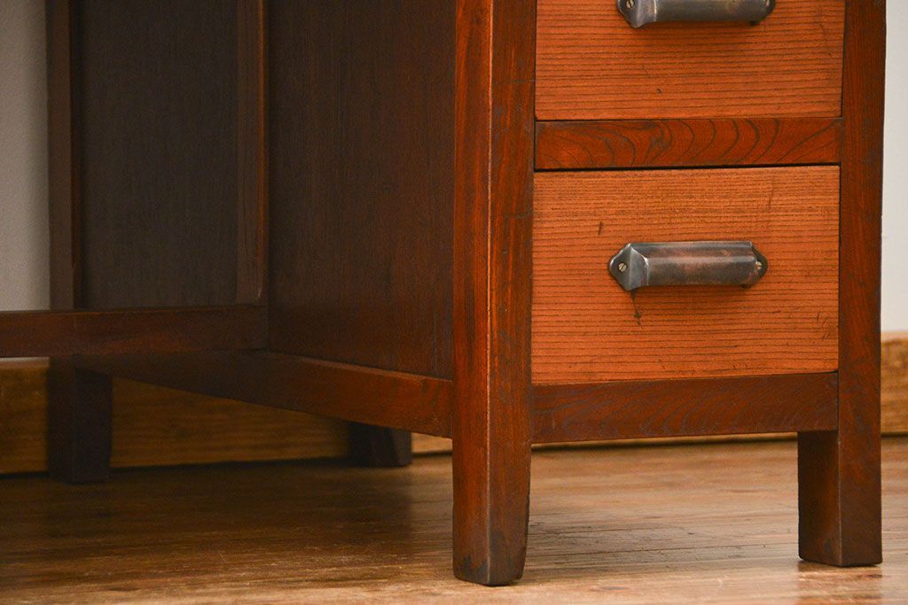 レトロ家具　アンティーク レトロなデザインの両袖机(テーブル、デスク、在宅ワーク、在宅用、作業台)