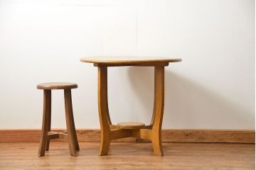 レトロ家具　アンティーク レトロなデザインのラウンドテーブル(丸テーブル、カフェテーブル、コーヒーテーブル、サイドテーブル、センターテーブル)
