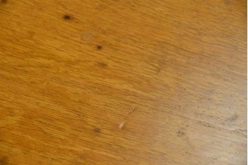 レトロ家具　アンティーク レトロなデザインのラウンドテーブル(丸テーブル、カフェテーブル、コーヒーテーブル、サイドテーブル、センターテーブル)