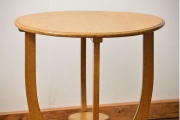 レトロ家具　アンティーク レトロなデザインのラウンドテーブル(丸テーブル、カフェテーブル、コーヒーテーブル、サイドテーブル、センターテーブル)