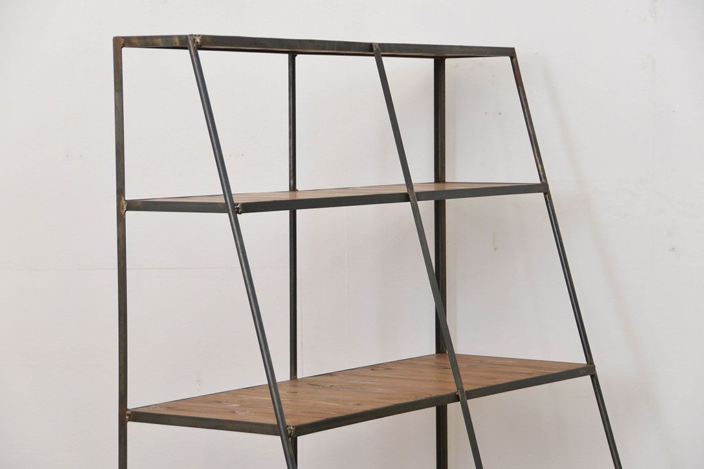 ラフジュオリジナル 素敵に飾れる!台形アイアンラック【小】(飾り棚・陳列棚)