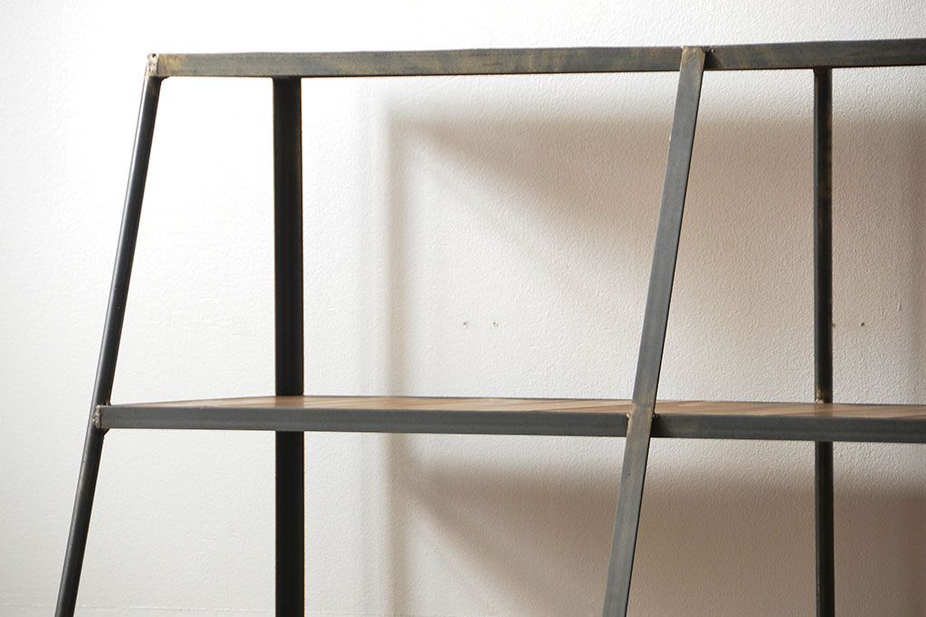 ラフジュオリジナル 素敵に飾れる!台形アイアンラック【小】(飾り棚・陳列棚)