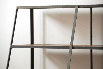 ラフジュオリジナル 素敵に飾れる!台形アイアンラック【小】(飾り棚・陳列棚)