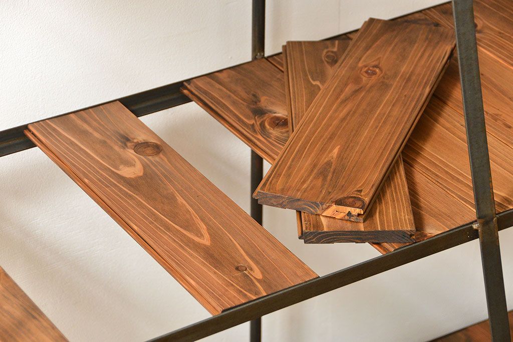 ラフジュオリジナル 素敵に飾れる!台形アイアンラック【小】(飾り棚・陳列棚)