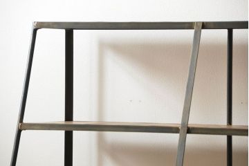 ラフジュオリジナル 素敵に飾れる!台形アイアンラック【小】(飾り棚・陳列棚)