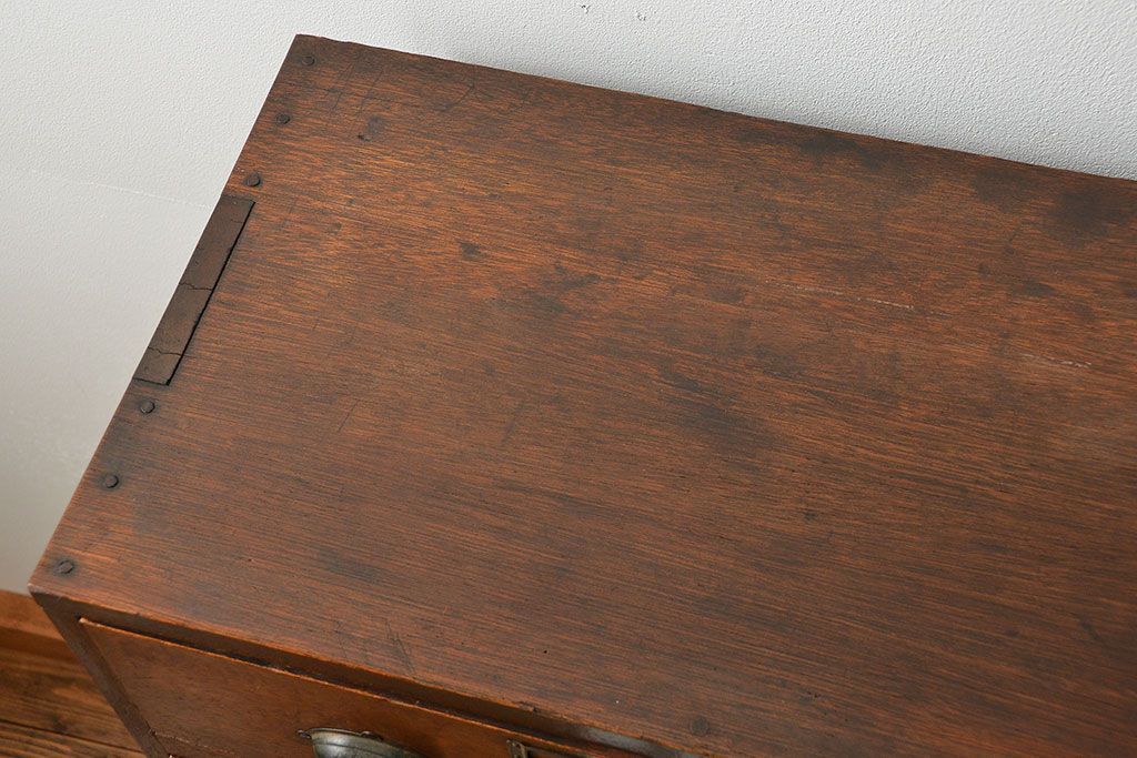 アンティーク家具　アンティーク 重厚な13杯引き出しチェスト(ドロワー、薬箪笥、小物入れ)