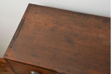 アンティーク家具　アンティーク 重厚な13杯引き出しチェスト(ドロワー、薬箪笥、小物入れ)