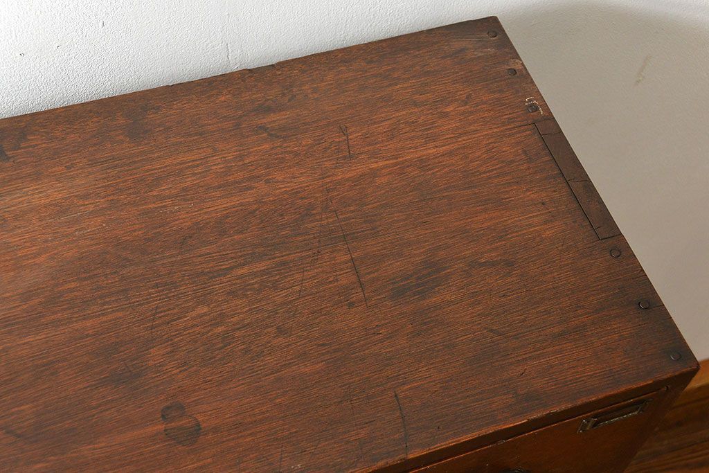 アンティーク家具　アンティーク 重厚な13杯引き出しチェスト(ドロワー、薬箪笥、小物入れ)