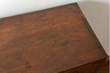 アンティーク家具　アンティーク 重厚な13杯引き出しチェスト(ドロワー、薬箪笥、小物入れ)