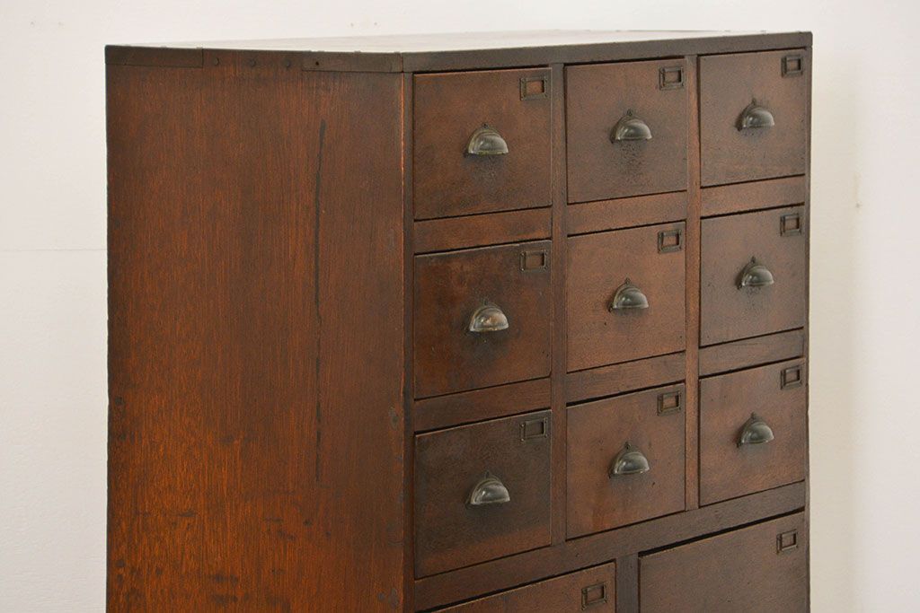 アンティーク家具　アンティーク 重厚な13杯引き出しチェスト(ドロワー、薬箪笥、小物入れ)