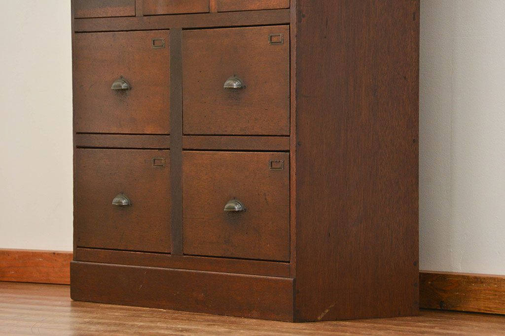 アンティーク家具　アンティーク 重厚な13杯引き出しチェスト(ドロワー、薬箪笥、小物入れ)