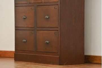 アンティーク家具　アンティーク 重厚な13杯引き出しチェスト(ドロワー、薬箪笥、小物入れ)