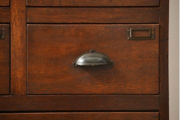 アンティーク家具　アンティーク 重厚な13杯引き出しチェスト(ドロワー、薬箪笥、小物入れ)