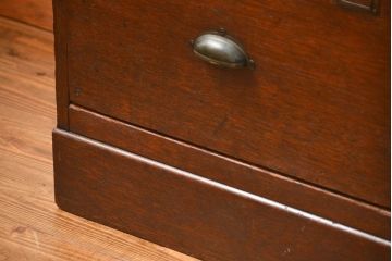 アンティーク家具　アンティーク 重厚な13杯引き出しチェスト(ドロワー、薬箪笥、小物入れ)