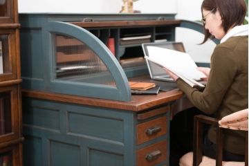 アンティーク家具　アンティークペイント 古いナラ材!上質なロールトップデスク(ライティングビューロー、机、在宅ワーク、在宅用)