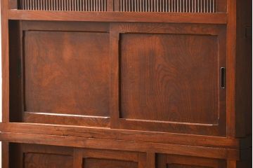 アンティーク家具　古民具・骨董 前面欅材　蛇腹扉が珍しい2段重ね茶箪笥(食器棚、収納棚、水屋箪笥)