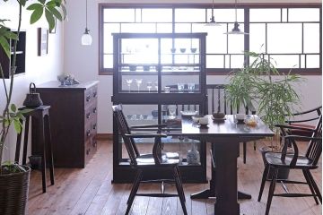 アンティーク家具　アンティーク 希少なデザインの2段重ね5面ガラスケース(ショーケース、収納棚、陳列棚)