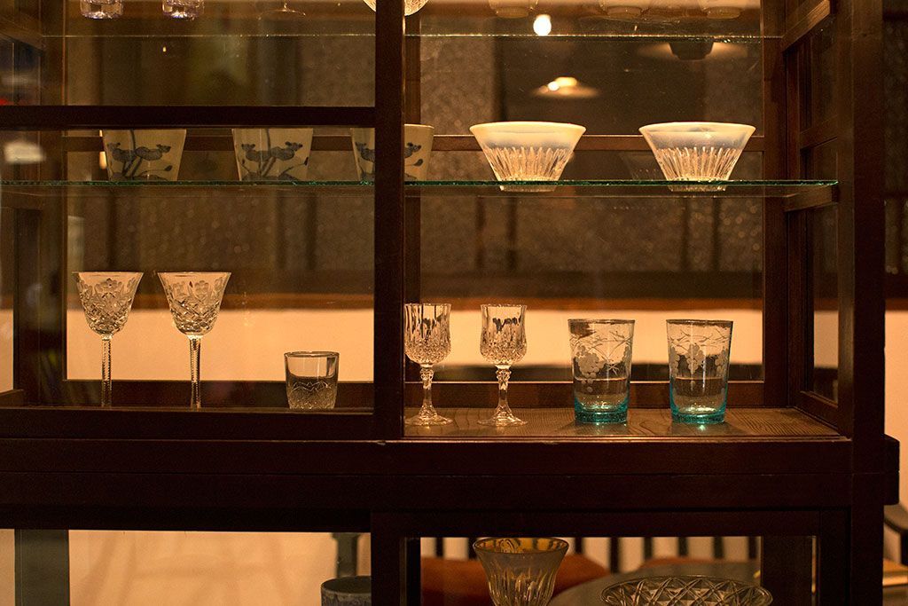 アンティーク家具　アンティーク 希少なデザインの2段重ね5面ガラスケース(ショーケース、収納棚、陳列棚)