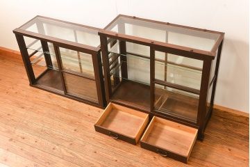 アンティーク家具　アンティーク 希少なデザインの2段重ね5面ガラスケース(ショーケース、収納棚、陳列棚)