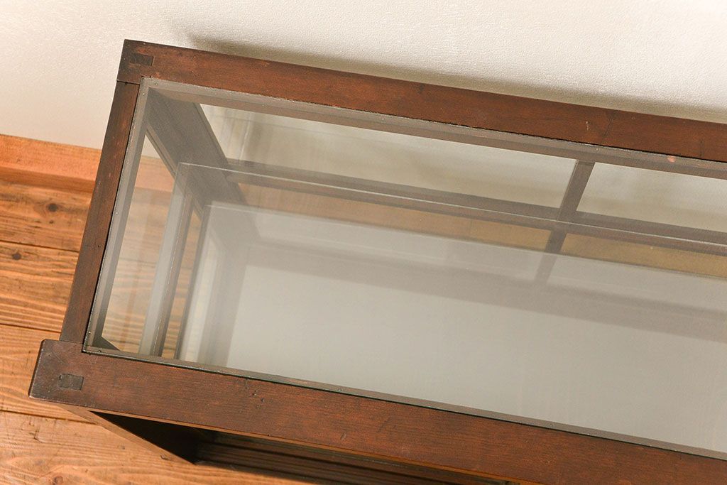 アンティーク家具　アンティーク 希少なデザインの2段重ね5面ガラスケース(ショーケース、収納棚、陳列棚)