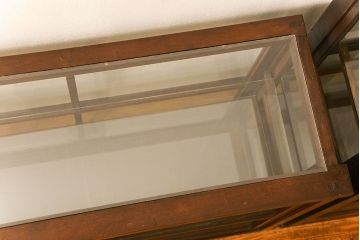 アンティーク家具　アンティーク 希少なデザインの2段重ね5面ガラスケース(ショーケース、収納棚、陳列棚)