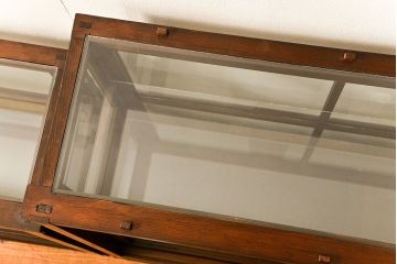 アンティーク家具　アンティーク 希少なデザインの2段重ね5面ガラスケース(ショーケース、収納棚、陳列棚)