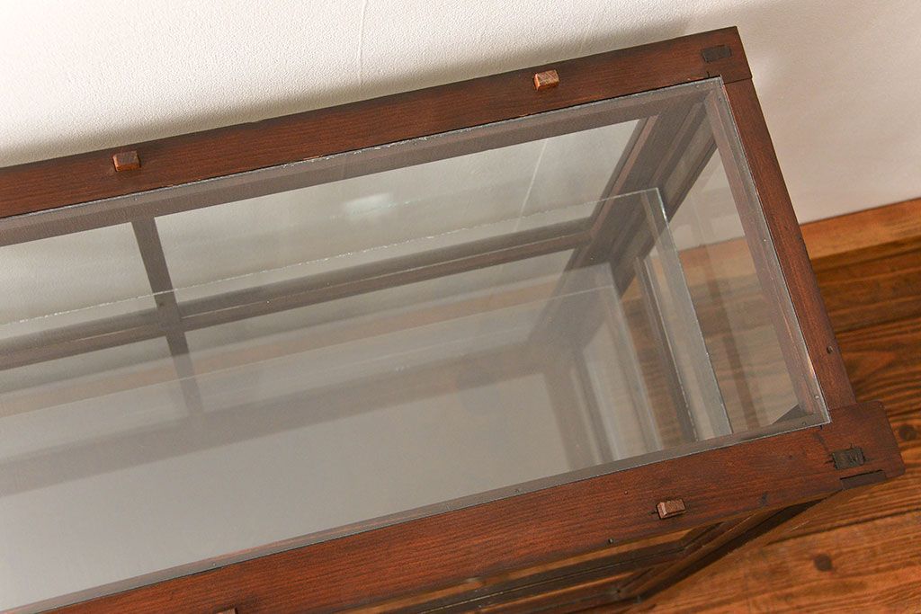 アンティーク家具　アンティーク 希少なデザインの2段重ね5面ガラスケース(ショーケース、収納棚、陳列棚)