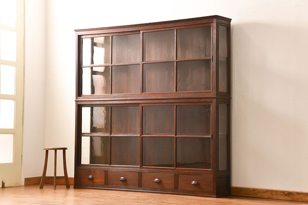 アンティーク家具　アンティーク 味わい深い二段重ね三面ガラスケース(ショーケース、収納棚、飾り棚、陳列棚)