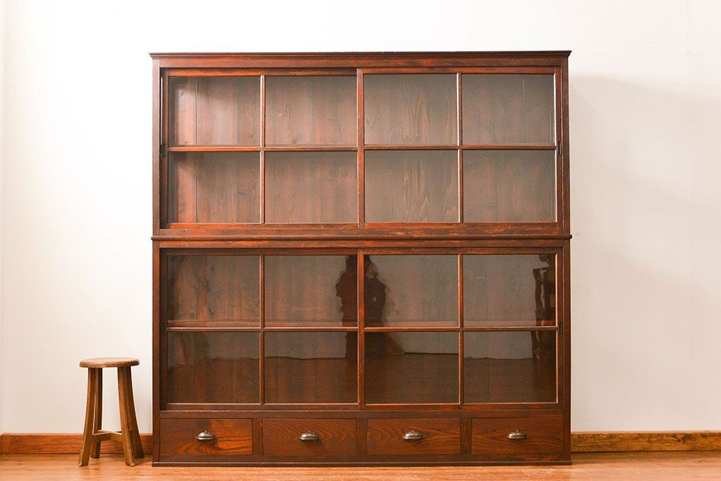 アンティーク家具　アンティーク 味わい深い二段重ね三面ガラスケース(ショーケース、収納棚、飾り棚、陳列棚)