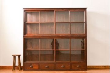 アンティーク家具　アンティーク 味わい深い二段重ね三面ガラスケース(ショーケース、収納棚、飾り棚、陳列棚)