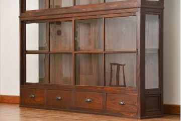 アンティーク家具　アンティーク 味わい深い二段重ね三面ガラスケース(ショーケース、収納棚、飾り棚、陳列棚)