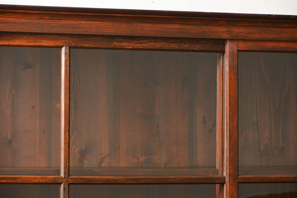 アンティーク家具　アンティーク 味わい深い二段重ね三面ガラスケース(ショーケース、収納棚、飾り棚、陳列棚)
