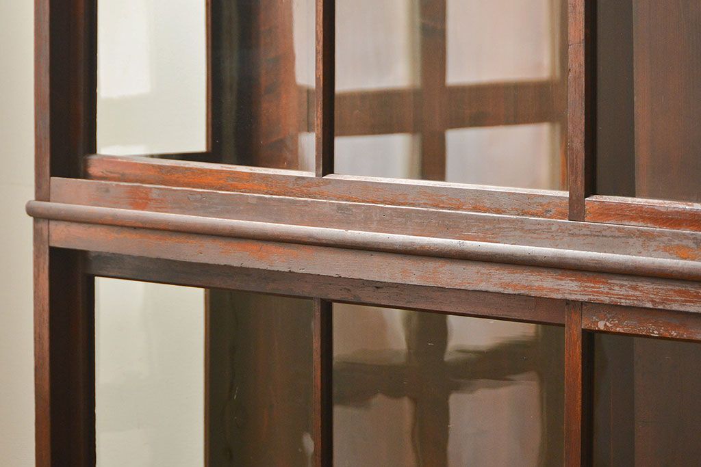 アンティーク家具　アンティーク 味わい深い二段重ね三面ガラスケース(ショーケース、収納棚、飾り棚、陳列棚)