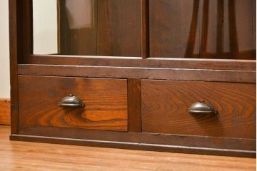 アンティーク家具　アンティーク 味わい深い二段重ね三面ガラスケース(ショーケース、収納棚、飾り棚、陳列棚)