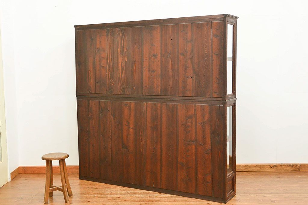 アンティーク家具　アンティーク 味わい深い二段重ね三面ガラスケース(ショーケース、収納棚、飾り棚、陳列棚)