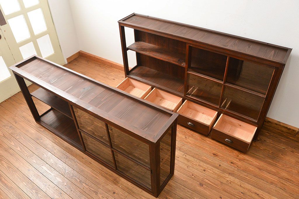 アンティーク家具　アンティーク 味わい深い二段重ね三面ガラスケース(ショーケース、収納棚、飾り棚、陳列棚)