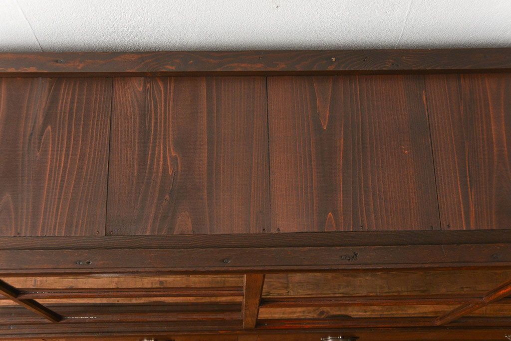 アンティーク家具　アンティーク 味わい深い二段重ね三面ガラスケース(ショーケース、収納棚、飾り棚、陳列棚)