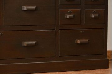 アンティーク家具　アンティーク 小物整理に便利!23杯引き出し収納棚(ガラスケース、薬箪笥)