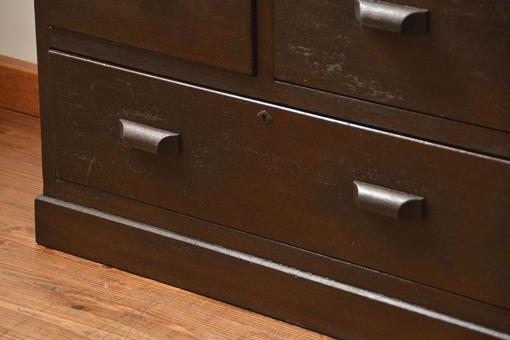 アンティーク家具　アンティーク 小物整理に便利!23杯引き出し収納棚(ガラスケース、薬箪笥)